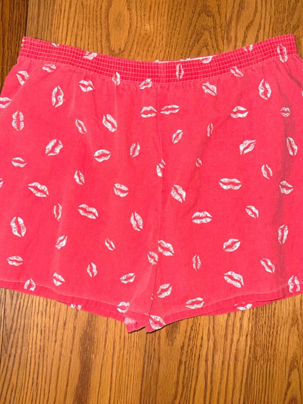 Red & White Kisses Women's PJ Shorts Size Large